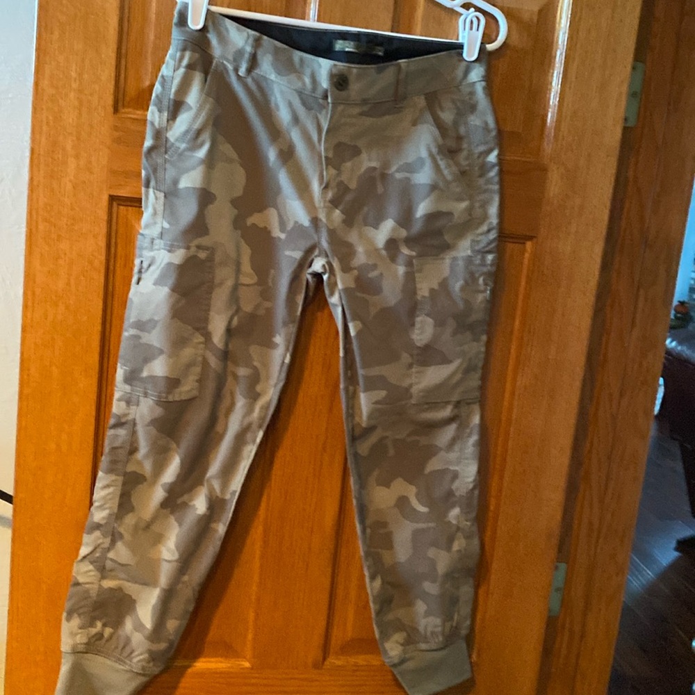 Prana camo cargo style jogger pants. Size 8.